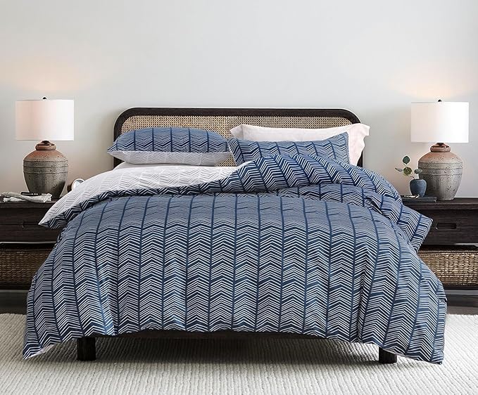 SLEEPBELLA Navy and White Duvet Cover Set, 100% Cotton Bedding, Chevron Geometric Pattern, with Button Closure (3pcs, Queen Size)