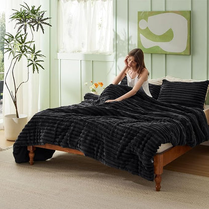 Bedsure Comforter Set Queen Size - GentleSoft™ 3 Pieces Double-Side Fleece Fluffy Black Comforter Set, Cozy Striped Room Decor Aesthetic, Luxury Bedding Queen Size, 2 Pillowcases, 90x90 Inches
