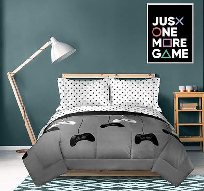 Jay Franco Game On 5 Piece Full Bed Set - Includes Reversible Comforter & Sheet Set - Bedding Features Video Game Contoller - Super Soft Fade Resistant Microfiber