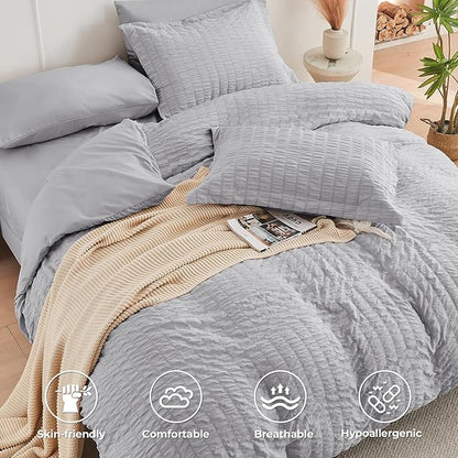 HYMOKEGE Light Grey Duvet Cover King Size, Ultra Soft 3-Piece Seersucker Duvet Cover Set with Zipper Closure, Soft Brushed Microfiber Bedding Set with 8 Corner Ties (104"x90", 2 Pillowshams)