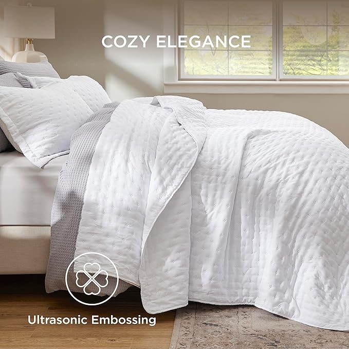 Bedsure California King Quilt - Bright White Bedspread California King Size & Lightweight Comforter, Modern Coverlet with Clover Pattern, Ultra Soft All-Season Bedding, 111x106 Inches | Stitch-Free Quilting, Ultra Soft, Lightweight, Machine Washable, P...