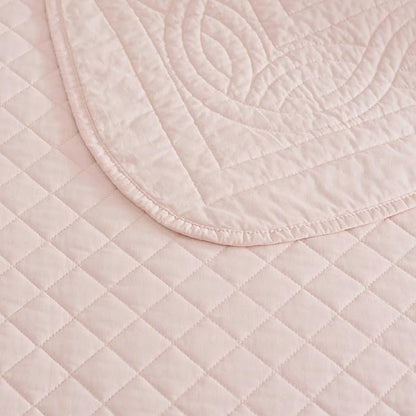 Martha Stewart - King Size Quilt Set, Soft & Breathable Cotton Percale Quilted Bedding with Matching Pillowcases, Scalloped Edge Bed Set, Vintage Scallop Pink
