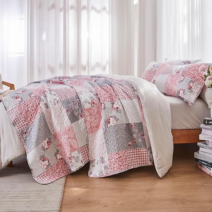 Oversized King Size Pink Grey Floral Quilt Set 128x120 Plaid Patchwork Extra Wide Super King Size Comforter Rversible Quilted Bedspread Coverlet Set 3-Piece Bedding Set Bed Cover with 2 Pillow Shams | Oversized King Quilt, Pink Plaid Quilt Set, 128x120...