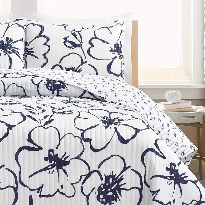 Lush Decor Scandinavian Floral Quilt King Size Reversible 3 Piece Set Navy & White - Floral Bedding Set King Quilt - White Bedding - Cottage Core Decor