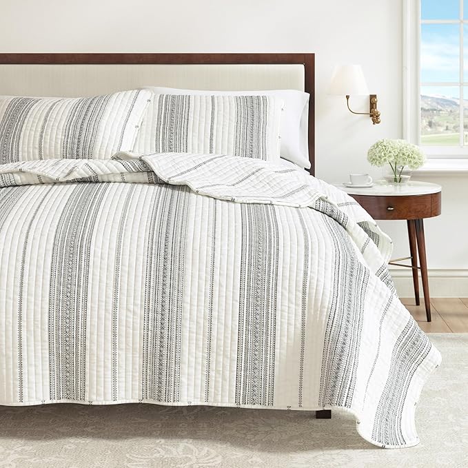 Great Bay Home Striped Quilt Set - 2-Piece Twin/Twin XL Size Farmhouse Bedding Set - Lightweight, All-Season, Reversible Bedspread (White/Grey)