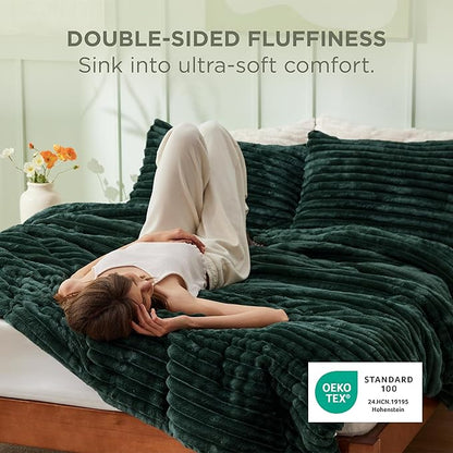 Bedsure Comforter Set Queen Size - GentleSoft™ 3 Pieces Double-Side Fleece Fluffy Emerald Comforter Set, Cozy Striped Room Decor Aesthetic, Luxury Bedding Queen Size, 2 Pillowcases, 90x90 Inches