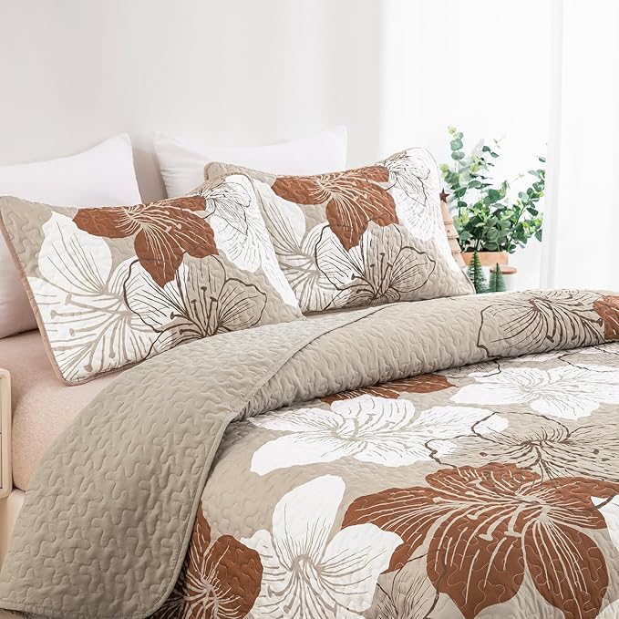 DJY 3-Piece Quilt Set - California King Taupe Boho Floral Pattern Quilt Coverlet Set with 2 Pillow Shams - Lightweight Bedding for Adults (Taupe, 106"x96")