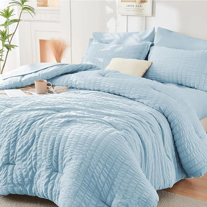 HYMOKEGE Lake Blue Duvet Cover Queen Size, Ultra Soft 3-Piece Seersucker Duvet Cover Set with Zipper Closure, Soft Brushed Microfiber Bedding Set with 8 Corner Ties (90"x90", 2 Pillowshams)