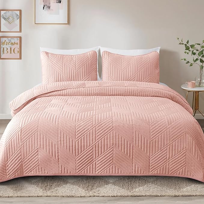 Exclusivo Mezcla Ultrasonic King Quilt Bedding Set, Lightweight Blush Pink Bedspreads Soft Modern Geometric Coverlet Set for All Seasons (1 Quilt and 2 Pillow Shams)