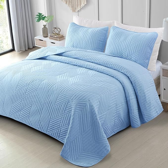 Exclusivo Mezcla California King Quilt Bedding Set, Lightweight Light Blue Oversized King Bedspreads Soft Modern Geometric Coverlet Set for All Seasons (1 Quilt and 2 Pillow Shams)