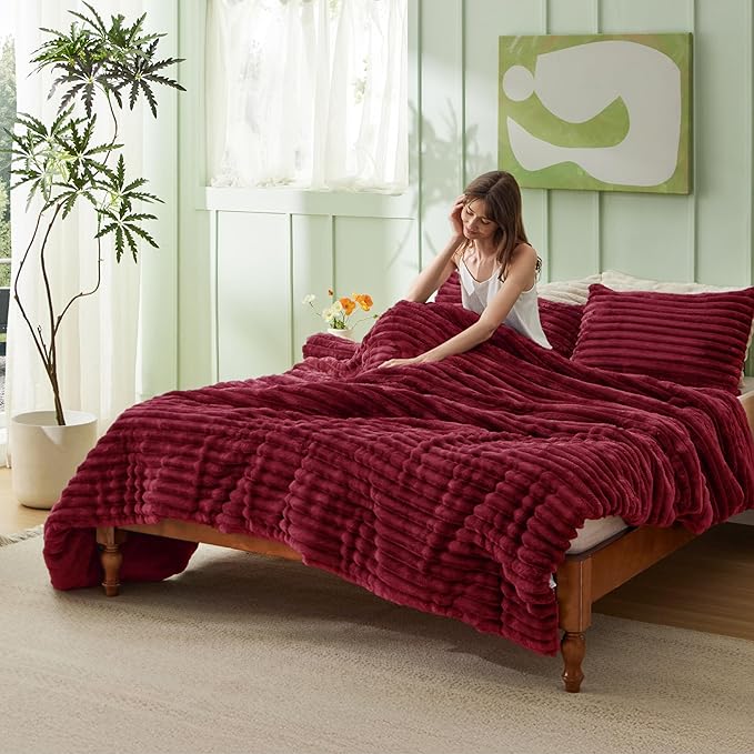 Bedsure Comforter Set Queen Size - GentleSoft™ 3 Pieces Double-Side Fleece Fluffy Dark Red Comforter Set, Cozy Striped Room Decor Aesthetic, Luxury Bedding Queen Size, 2 Pillowcases, 90x90 Inches