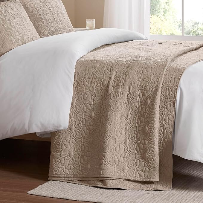 Madison Park Quebec Reversible Quilt Set Damask Design, Double Sided Stitching All Season, Lightweight Bedspread Bedding Set, Matching Sham, Khaki, Queen(102"x118") 3 Piece