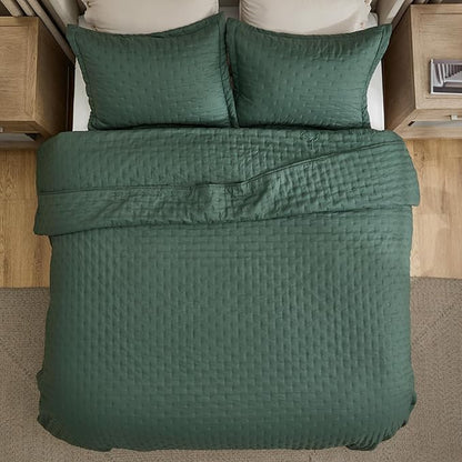 Bedsure Quilts Queen Size - Dark Green Bedspread Queen Size & Lightweight Comforter, Modern Coverlet with Clover Pattern, Ultra Soft All-Season Bedding, 90 x 96 Inches | Stitch-Free Quilting, Ultra Soft, Lightweight, Machine Washable, Pet-Friendly