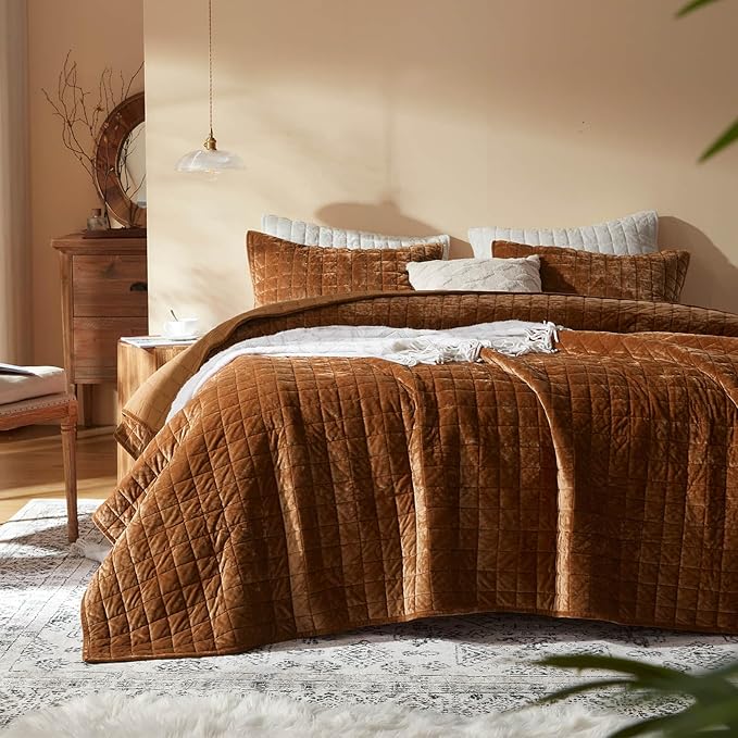 LEAONME Velvet Quilt Full/Queen Size-90''x98'', Lightweight Caramel Velvet Comforter Set with 2 Pillow Shams, Soft Bedspread Coverlet Quilted Bedding Set for All Season