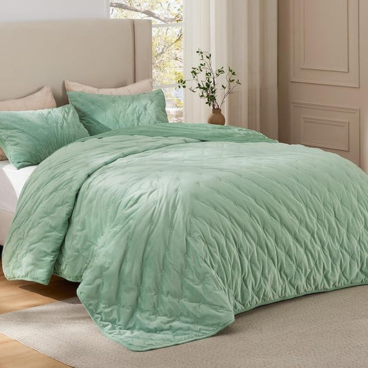 Bedsure Velvet Fleece Comforter Set King, Sage Green Lightweight Quilted Bedding Set, Soft Warm Blanket for All Season, 3 Pieces, 1 Comforter (104" x 90") and 2 Pillow Shams (20" x 36")