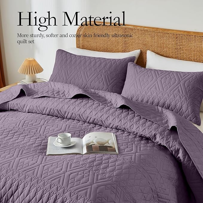 akkialla King/Cal King Quilt Set, Grayish Purple Lightweight Microfiber Bedspread Coverlet, Boho Geometric Pattern, Soft All-Season Bedding, 3-Piece (1 Quilt, 2 Pillow Shams) | Breathable fabric, Modern style, Easy care