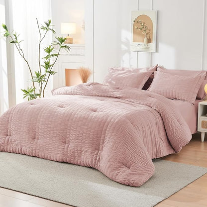 HYMOKEGE Rose Gold Duvet Cover King Size, Ultra Soft 3-Piece Seersucker Duvet Cover Set with Zipper Closure, Soft Brushed Microfiber Bedding Set with 8 Corner Ties (104"x90", 2 Pillowshams)