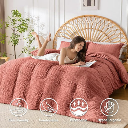 HYMOKEGE Coral Red Duvet Cover Full Size, Ultra Soft 3-Piece Seersucker Duvet Cover Set with Zipper Closure, Soft Brushed Microfiber Bedding Set with 8 Corner Ties (80"x90", 2 Pillowshams)