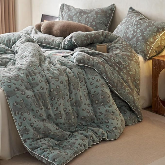 HighBuy Luxury Leopard Print Comforter Set King Size Green Muslin Cotton Sexy Fluffy Comforter with 2 Pillowcases Lightweight Breathable Cheetah Comforter Sets King All Season Home Decor