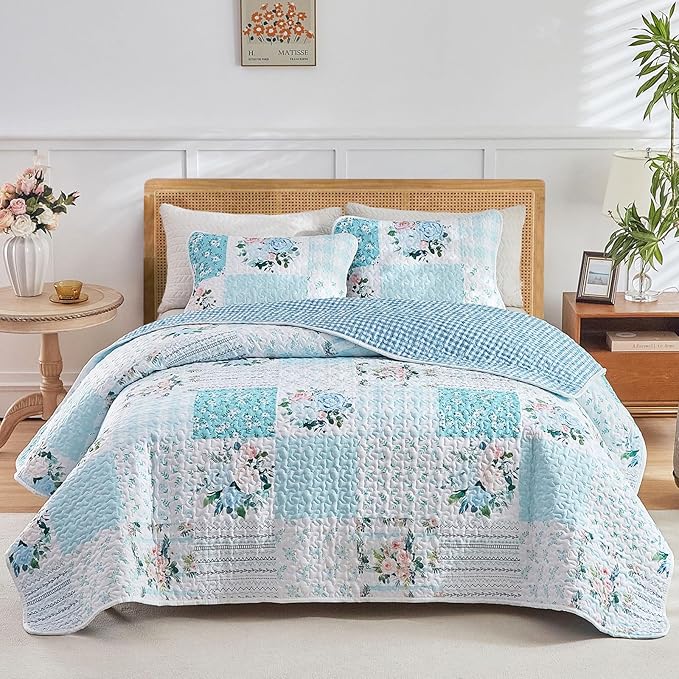 Joyreap 3 Pieces Floral Patchwork Quilt Set King, Blue n White Flowers Design, Soft n Cozy Microfiber Quilt, Bedspread Bed Cover for All Season, 1 Quilt and 2 Pillow Shams- 102x90 inches