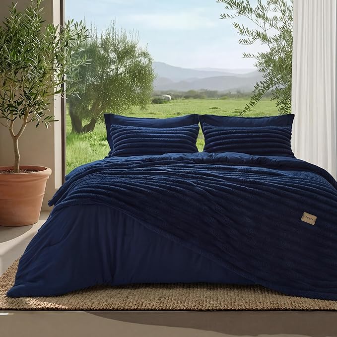 Bedsure Gentlesoft™ 2-in-1 Queen Comforter Set and Detachable Fluffy Blanket, Navy Blue Bedding Set for All Season Use, SnapTech Design for Space Saving (Includes 2 Pillow Shams, 2 Pillowcases)