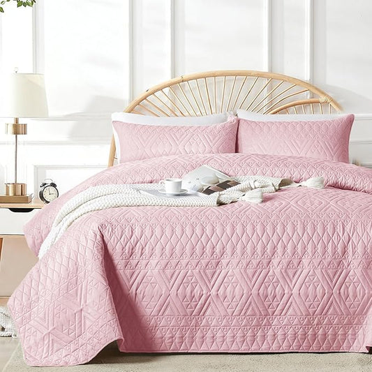 akkialla King/Cal King Quilt Set, Pink Lightweight Microfiber Bedspread Coverlet, Boho Geometric Pattern, Soft All-Season Bedding, 3-Piece (1 Quilt, 2 Pillow Shams) | Breathable fabric, Modern style