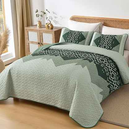 Dintszyayue Green Boho Quilt Set King Size,3 Piece Aztec Texture Bedspread Coverlet Set Soft Lightweight Bedding Set Geometric Bohemian Bedspread with 2 Pillowcases(Green,90"x103")