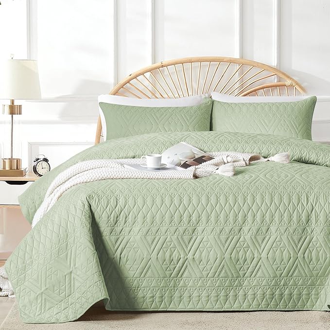akkialla Full/Queen Size Quilt Bedding Set,Sage Green Lightweight Microfiber Soft Bedspread,Modern Style Geoetric Pattern Coverlet Set for All Seasons,3 Piece(1 Quilt,2 Pillow Shams) | Breathable material, Easy care