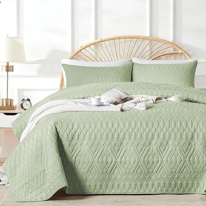 akkialla Full/Queen Size Quilt Bedding Set,Sage Green Lightweight Microfiber Soft Bedspread,Modern Style Geoetric Pattern Coverlet Set for All Seasons,3 Piece(1 Quilt,2 Pillow Shams) | Breathable material, Easy care