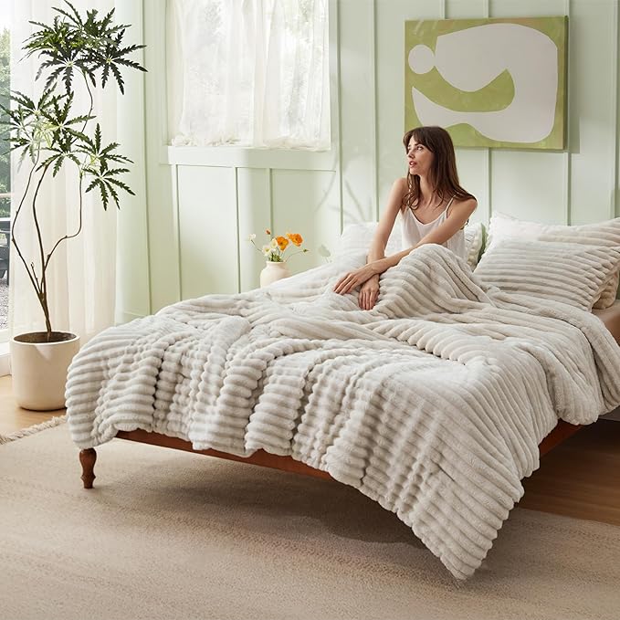 Bedsure Comforter Set Queen Size - GentleSoft™ 3 Pieces Double-Side Fleece Fluffy Linen Comforter Set, Cozy Striped Room Decor Aesthetic, Luxury Bedding Queen Size, 2 Pillowcases, 90x90 Inches