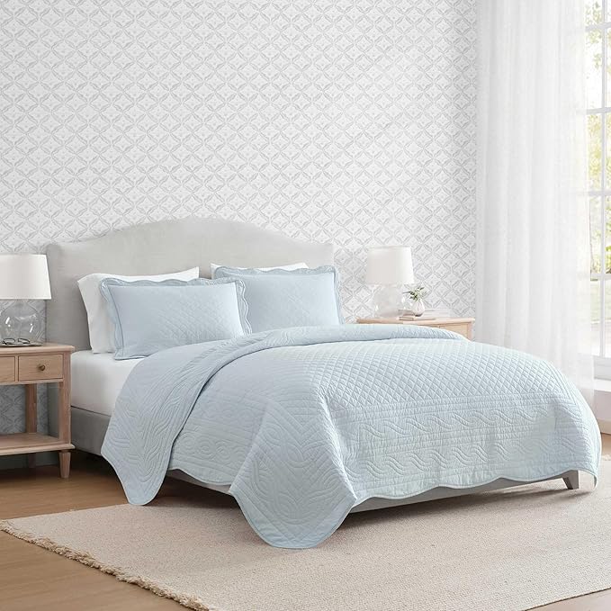 Martha Stewart - Twin Size Quilt Set, Soft & Breathable Cotton Percale Quilted Bedding with Matching Pillowcase, Scalloped Edge Bed Set, Vintage Scallop Blue