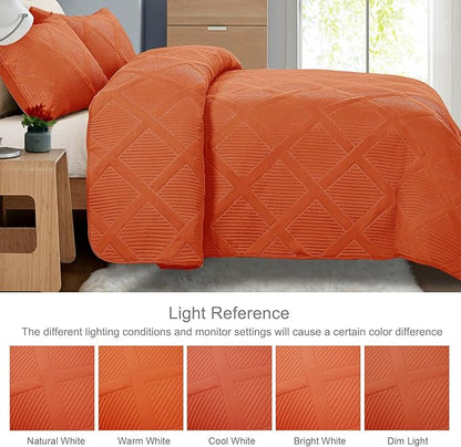 Exclusivo Mezcla Oversized King Quilt Set- Burnt Orange Cal King Quilts Bedding Set with 2 Pillow Shams, Modern Bedspread with Striped Pattern, Soft Lightweight Bedspreads Coverlets for All Seasons
