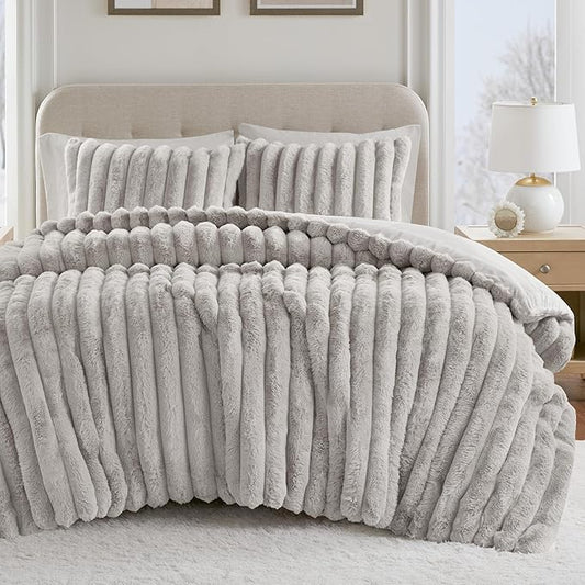 Madison Park Jasmine Queen Comforter Set, Luxurious Reversible Faux Fur Plush Ribbed Velvet Bedding, Fuzzy Thick Warm Winter Comforter, Super Soft Fluffy 3-Piece Set Light Grey