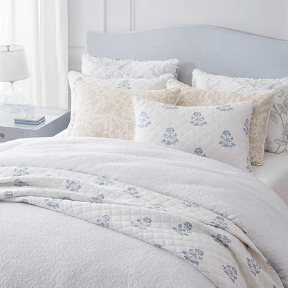 Martha Stewart - Queen Quilt Set, 100% Cotton Reversible Bedding Set, Incredibly Soft Feel for Year Round Comfort, 3 Piece Bed Set with Matching Pillowcases (Layered Branches Beige)