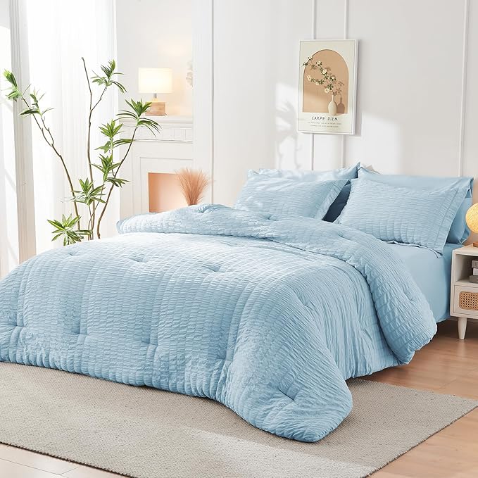 HYMOKEGE Lake Blue Duvet Cover King Size, Ultra Soft 3-Piece Seersucker Duvet Cover Set with Zipper Closure, Soft Brushed Microfiber Bedding Set with 8 Corner Ties (104"x90", 2 Pillowshams)
