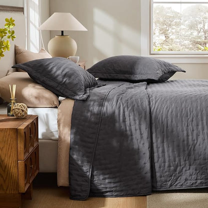 Bedsure King Quilt - Charcoal Bedspread King Size & Lightweight Comforter, Modern Coverlet with Clover Pattern, Ultra Soft All-Season Bedding, 106 x 96 Inches | Stitch-Free Quilting, Ultra Soft, Lightweight, Machine Washable, Pet-Friendly
