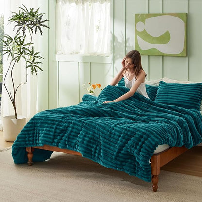 Bedsure Comforter Set Queen Size - GentleSoft™ 3 Pieces Double-Side Fleece Fluffy Teal Comforter Set, Cozy Striped Room Decor Aesthetic, Luxury Bedding Queen Size, 2 Pillowcases, 90x90 Inches
