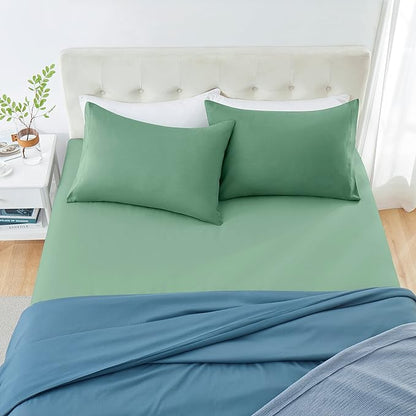 MILVOWOC 2Pcs Brushed Microfiber Standard Pillowcases - 20 x 26 Inch, Dark Green Pillow Case Set Non Slip Envelope Pillow Cover with Moisture Absorption and Anti-Wrinkle
