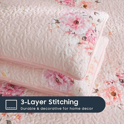 Wake In Cloud - Shabby Chic Quilt Set, Floral Coquette Cottagecore Farmhouse Vintage Flowers, for Women Teen Girls, Reversible Lightweight Bedspread Coverlet, 3 Pieces, Light Pink, Twin/Twin XL Size