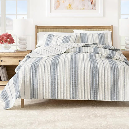 Great Bay Home Striped Quilt Set - 3-Piece King/California King Size Farmhouse Bedding Set - Lightweight, All-Season, Reversible Bedspread (White/Navy)