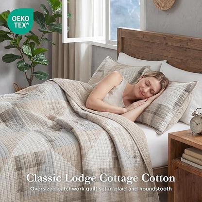 Woolrich Olsen Reversible Quilt Set - Cottage Styling Reversed to Solid Color, All Season Lightweight Coverlet, Cozy Bedding Layer, Matching Shams, Oversized King/Cal King Geometric Plaid Tan 3 Piece