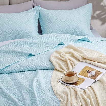 Love's cabin King Size Quilt Set Light Blue Bedspreads - Soft Bed Summer Lightweight Bedspread Comforter - Modern Style Wave Pattern Coverlet for All Season - 3 Pieces (1 Quilt, 2 Pillow Shams)