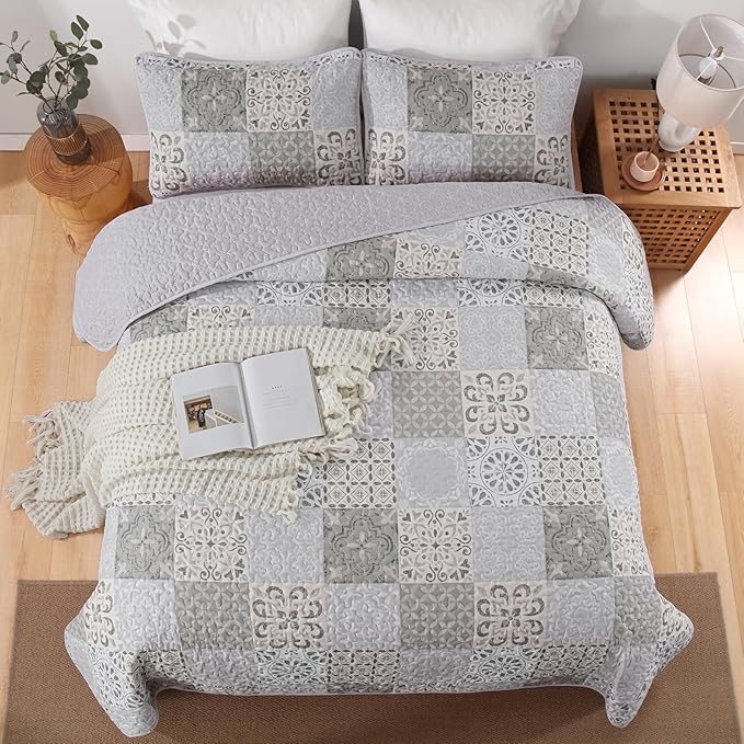 Dobuyly King Size Quilt Set Boho Grey Beige Plaid Patchwork Bedspreads Coverlet Set, 3 Pieces Reversible Lightweight Microfiber Neutral Quilt Bedding Set for All Seasons 110"x90"
