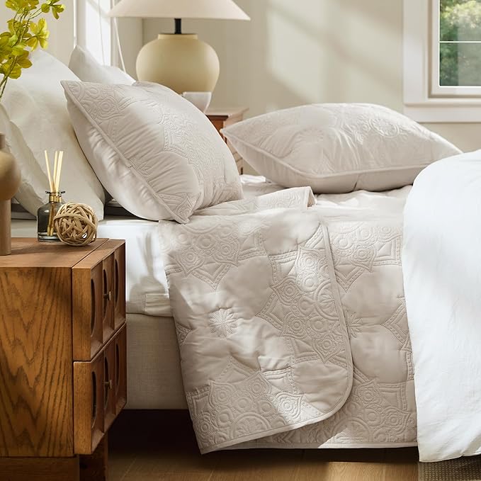 Bedsure Quilts Queen Size - Beige Bedspread Queen Size & Lightweight Comforter, Modern Coverlet with Mandala Pattern, Ultra Soft All-Season Bedding, 90 x 96 Inches | Stitch-Free Quilting, Ultra Soft, Lightweight, Machine Washable, Pet-Friendly