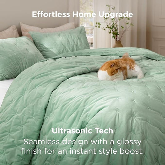 Bedsure Velvet Fleece Comforter Set King, Sage Green Lightweight Quilted Bedding Set, Soft Warm Blanket for All Season, 3 Pieces, 1 Comforter (104" x 90") and 2 Pillow Shams (20" x 36")