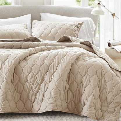 Comfort Spaces King Quilt Set Modern Reversible Ogee Coverlet King Bedding Set Cozy Quilted Winter Layer, All Season Lightweight Soft King Size Quilt, Kienna, Cal King Beige 3 Piece