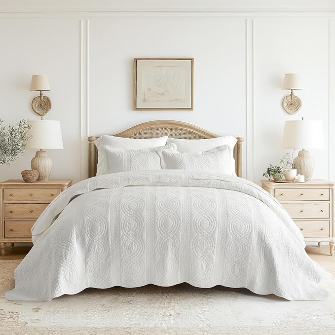 EVERGRACE 100% Cotton Scallop Quilt Set, King Size 3 Piece Set – Lightweight Bedspread with 2 Shams, Soft Prewashed Coastal Bedding Coverlet for Cozy and Elegant Bedding, Bright White