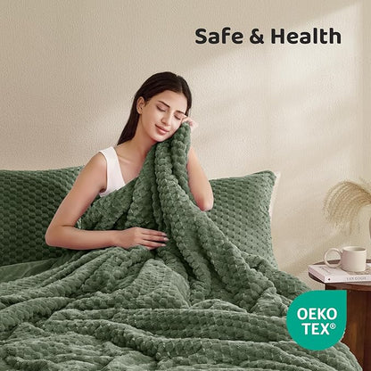 Petrichor Fluffy King Comforter Set - Ultra-Soft Green Flannel Thick Comforter for King Bed, Luxury Warm Bedding Set for Winter & Fall, Cozy Fuzzy Bed Set 3 Pieces (1 Comforter & 2 Pillowcases)