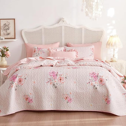 Wake In Cloud - Shabby Chic Quilt Set, Floral Coquette Cottagecore Farmhouse Vintage Flowers, for Women Teen Girls, Reversible Lightweight Bedspread Coverlet, 3 Pieces, Light Pink, Twin/Twin XL Size