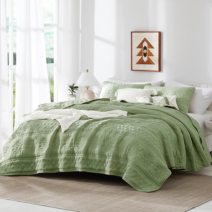 WDCOZY Boho Sage Green Oversized California Cal King Size Quilt Bedding Sets with 2 Pillow Shams, Farmhouse Lightweight Soft Bedspread Coverlet for All Season, 116x106 inches